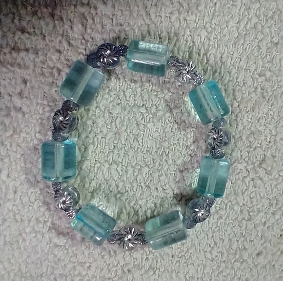 Silvertone blue 🔵 floral flower 🌷🌹 design beaded stretch bracelet small - Picture 1 of 4